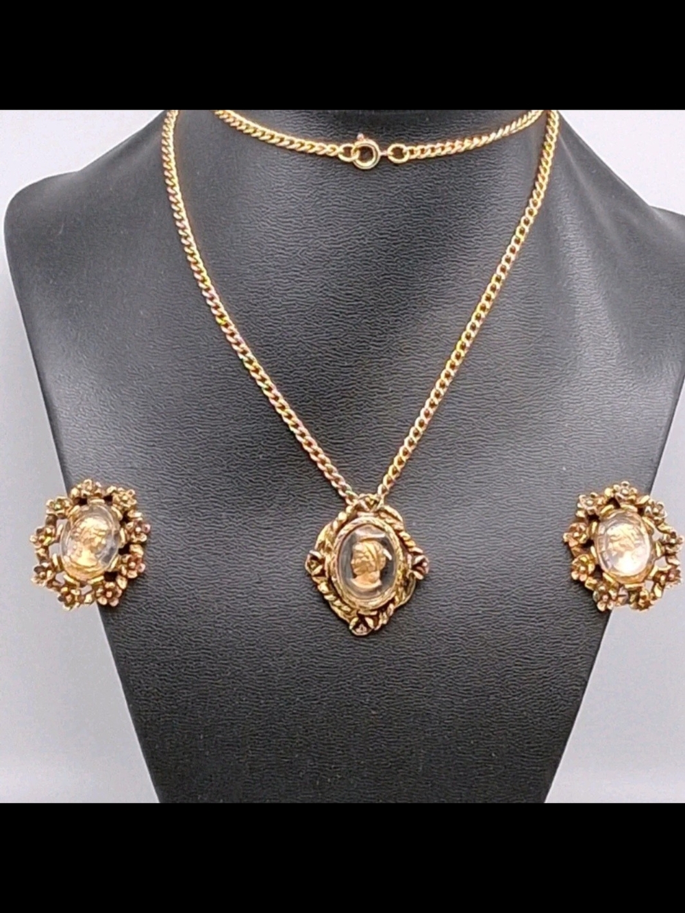 PM112.  Classic Gold Cameo Pendant Necklace and Earrings Set